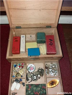 Gablonzuri vintage -  cutii bijuterii vechi colectie butoni - imagine 4
