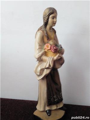 Statuie lemn reprezentand o taranca romanca  - imagine 5