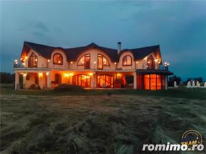 Film   Tur LIVE! Rafinament in cartier linistit, pe 30.000 mp teren paradis, facilitati Premium