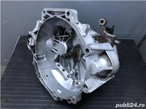 Volkswagen Caddy / Touran 2.0 SDI 5 trepte 0AH301103B cutie de viteze - imagine 3