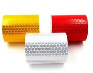 Autocolant Banda Reflectorizanta rosie galbena alba cu latimea de 5cm in magazinul de piese Otopeni