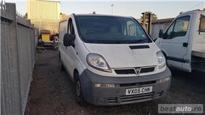 Dezmembrez Opel Vivaro 2.5 DCI