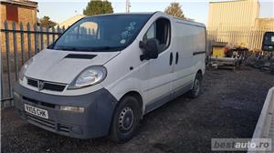 Dezmembrez Opel Vivaro 2.5 DCI - imagine 4