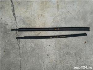 Perie cheder geam usa dreapta fata spate Ford focus 1998-2004 - imagine 3 Perie cheder geam usa dreapta fata spate Ford focus 1998-2004 - imagine 3