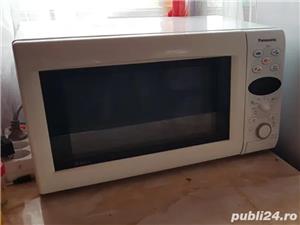 Cuptor cu microunde
