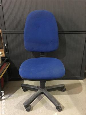 Vand scaune de birou