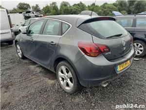 Dezmembrez Opel Astra J 2011 Hatchback 2.0 CDTI - imagine 4