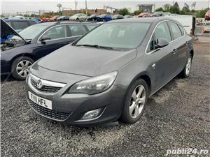Dezmembrez Opel Astra J 2011 Hatchback 2.0 CDTI