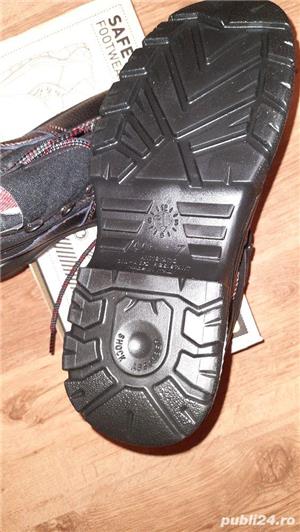 Bocanci de protectie cu bombeu metalic, marimea 40,41 NOU ! - imagine 3