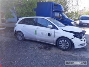 Dezmembram Mercedes B180 cdi AN 2012 - imagine 4