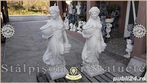 Statuetă fata cu coșulețe, alb marmorat, model S23.