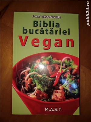 Vand carte Biblia Bucătăriei Vegane