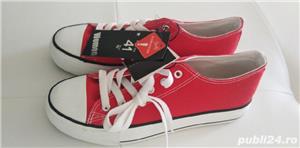 Vand tenesi sport/fashion, nou nouti cu etichetă, produs de calitate. 