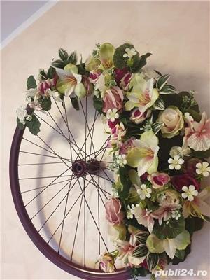 Decoratiune cu flori - imagine 5