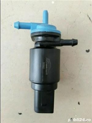 Pompă stropitor parbriz și lunetă compatibilă Audi / VW / Skoda / Seat /Mercedes(numai în București)