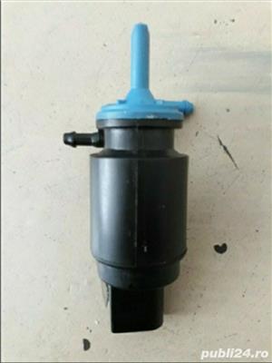 Pompă stropitor parbriz și lunetă compatibilă Audi / VW / Skoda / Seat /Mercedes(numai în București) - imagine 2