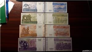 Colectionar, vand bancnote din Madagascar