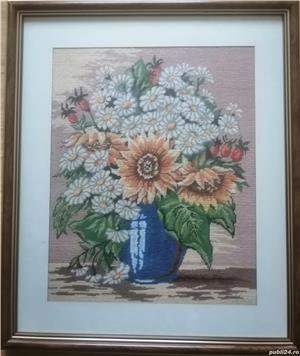 Vază cu flori, 24 x 20 cm suprafață cusută, înrămat   