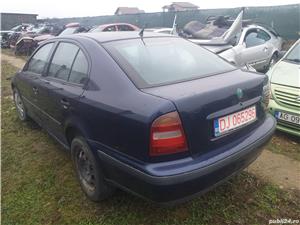 Dezmembram Skoda Octavia 1.6 benzina 1999 - imagine 2