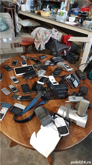 Vand colectie de telefoane mobile, aparate foto, camere de filmat, tableta, toate vechi