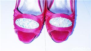 Pantofi cu cristale peep-toe, satin roz-ciclam - imagine 3