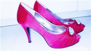 Pantofi cu cristale peep-toe, satin roz-ciclam