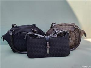 EN GROS!  100 de bucati diverse de posete Fendi -import Belgia! - imagine 2