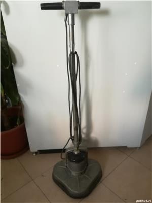 masina pentru curatat covoare, mocheta 