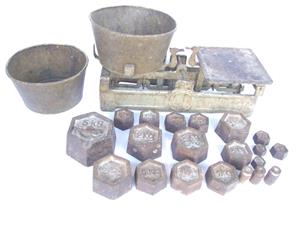 Cantar vechi cu 28 de greutati / Cantar pentru piata