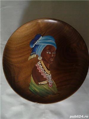 Pictura lemn rar: Stinkwood, negresa Africa de Sud, farfurie decorativa vintage semnata