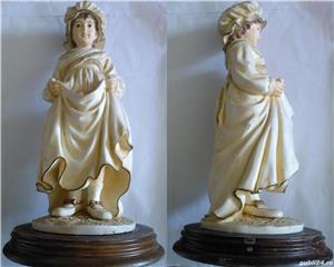 Fetita la cules de fructe, colectia Leonardo, bibelou anul 1988