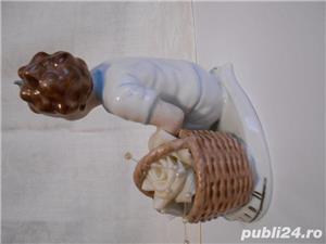 Bibelou vechi din portelan   Baiat cu struguri   pictat manual - imagine 3