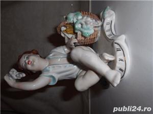 Bibelou vechi din portelan   Baiat cu struguri   pictat manual - imagine 8