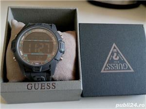  Vând ceas de firma nou nouț calitate la cutie. 