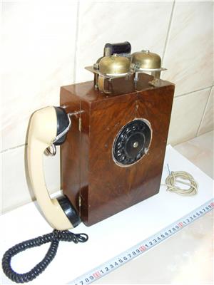 Telefon carcasă lemn, fabricat în anul 1950-1960 (cod 148) - imagine 2