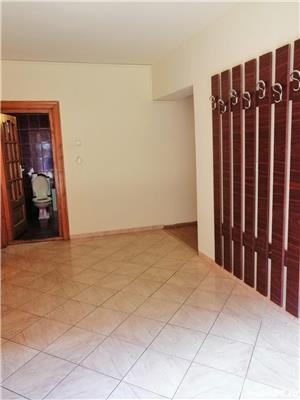 Vand apartament cu 4 camere zona centrala - imagine 5