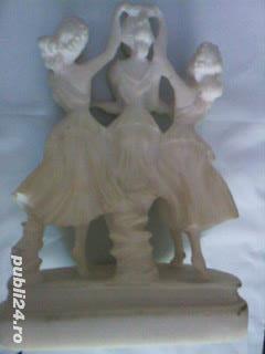 Ansamblu Art Deco de trei muze, trio de dame din resin - imagine 3