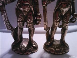 Pereche soldati Napoleonieni statuete vintage alama bronz Anglia - imagine 2