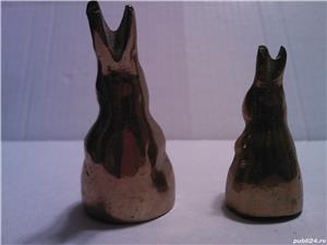 Pereche iepurasi Paste statuete vintage alama bronz Anglia - imagine 3