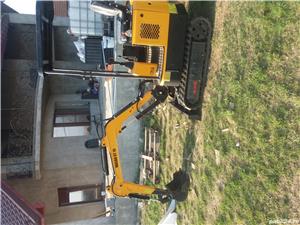 efectuez lucrari cu miniexavator - imagine 3