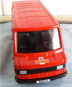 Macheta metal noua Corgi: Mercedes 207D duba posta Royal Mail UK, colectia Millenium 2000