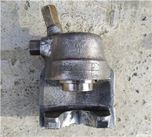 Etrier frana dreapta Dacia 1300/1310 - imagine 4