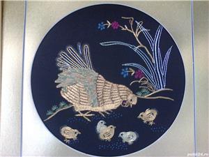 Closca cu pui aurii, tablou cadou de Paste tesatura cu fir auriu