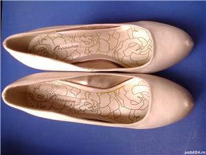 Pantofi dama noi satin alb fildes Next Anglia pt. mireasa nr. 36 - 41 talpa aurie, platforma ascunsa