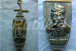 Suport chibrituri vintage din alama bronz Anglia, batran tragand din pipa