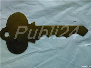 Cheie decorativa vintage din tabla alama Anglia