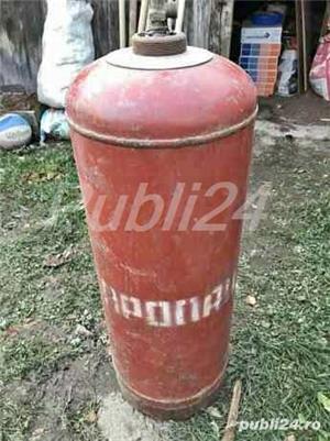 Vand butelie mare  schimb cu butelie galbena