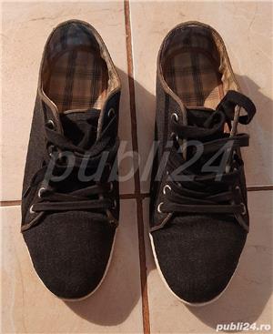 Teniși Bershka, Zara