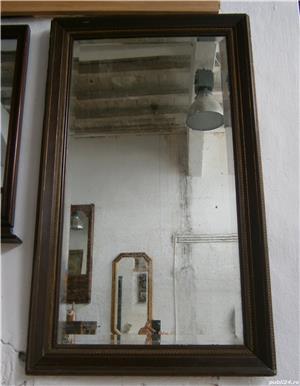 Oglinda veche din cristal cu rama de lemn