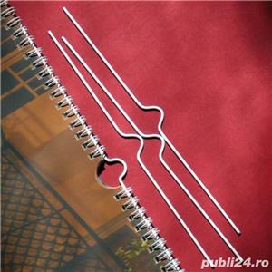 Legaturile albe metalice pentru calendare reprezinta accesorii larg utilizate in productia calendare